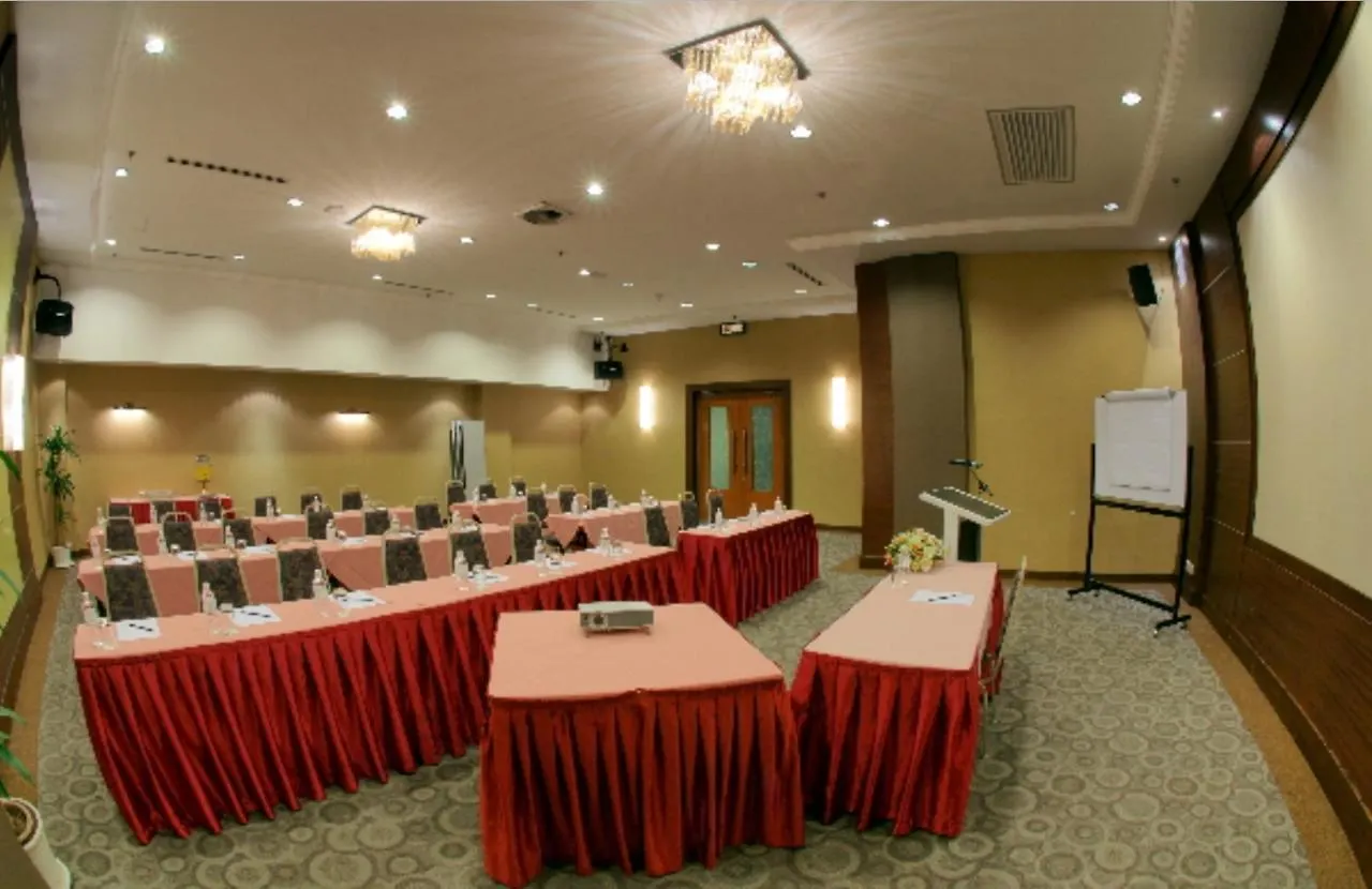 Crystal Crown Hotel Jb Johor Bahru 3*,